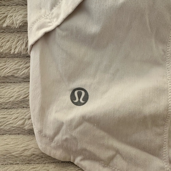 Lululemon Speed-Up Shorts - Picture 3 of 4